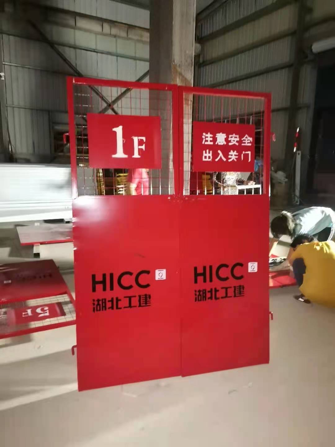 留坝施工电梯防护门